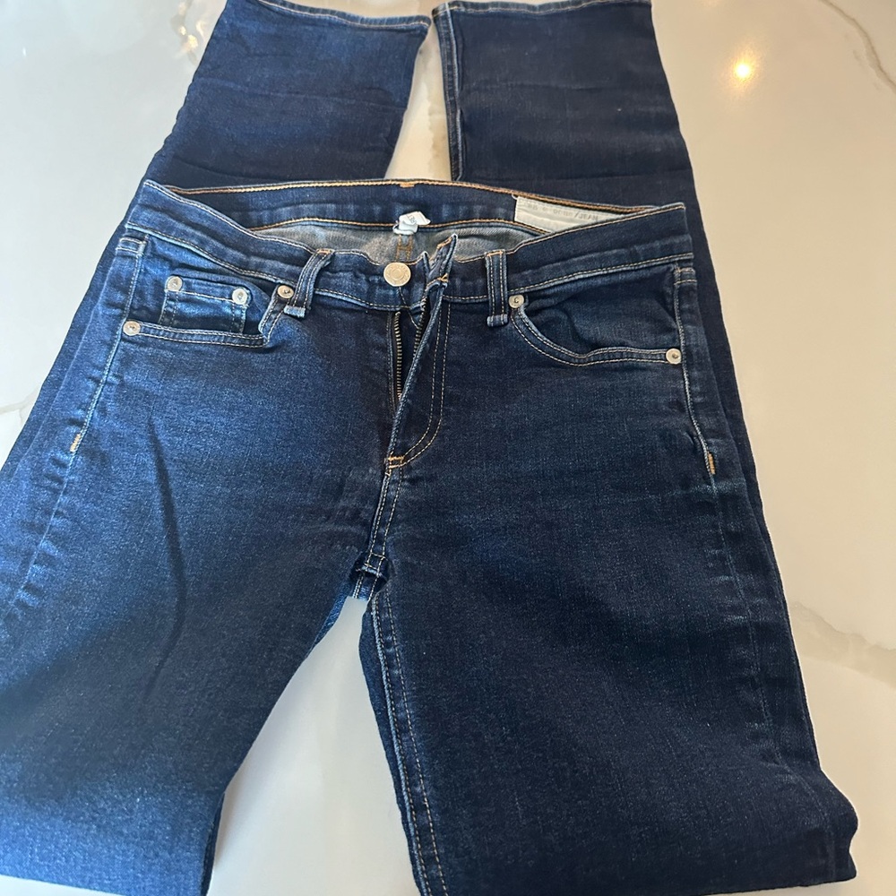 Rag and bone woman’s jeans in excellent condition. Size 27